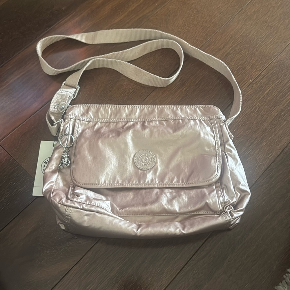 NWT Kipling crossbody bag in rose gold metallic